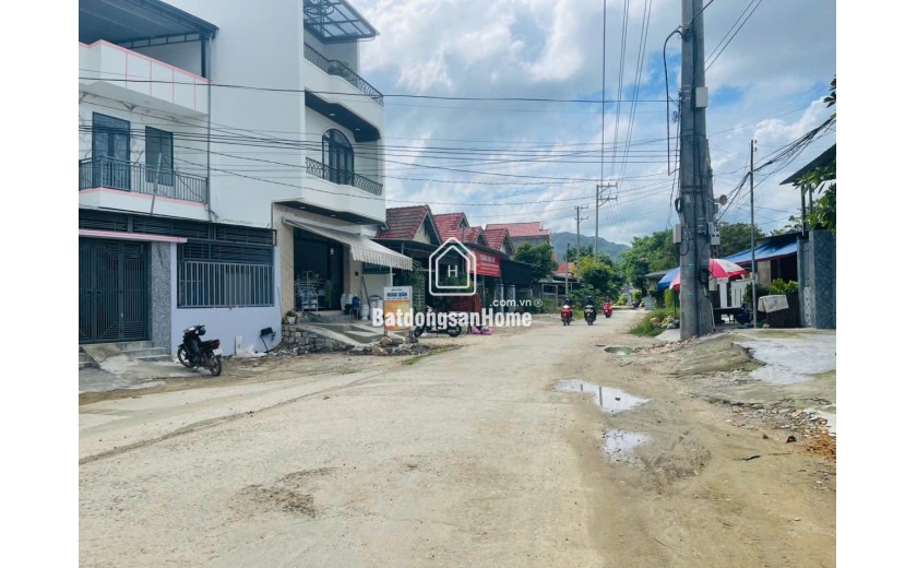ĐấtDiên Phú đường nhựa Kinh doanh thông rộng 6m.. Lô góc 2 mặt tiền vuôn vắn.